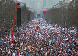 Масовни протест против геј бракова у Паризу