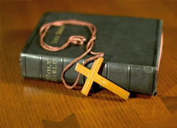 Иранац осуђен на затвор због дистрибуирања Библије