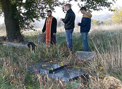 Скрнављење Српског гробља у Ораховцу 