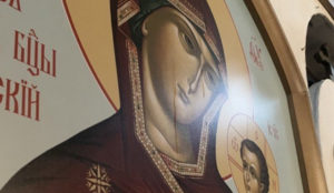 Икона Богородице промироточила после молитве за војнике