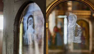 Чудо у Смолину: Ликови светаца на стаклу цркве после поплаве