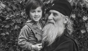 Ава Јустин Поповић: Духовни Отац са Срцем Ширим од Света