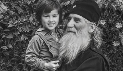 Ава Јустин Поповић: Духовни Отац са Срцем Ширим од Света